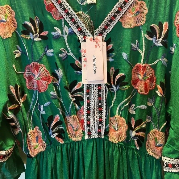 Shineflow Women's Short Sleeve Mexican Embroidered Floral Pleated size M - Picture 3 of 9